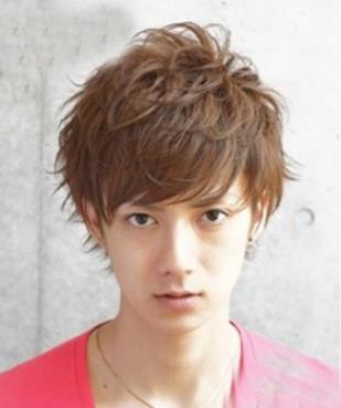 男生烫什么发型好看：变身时尚潮男帅气小哥哥