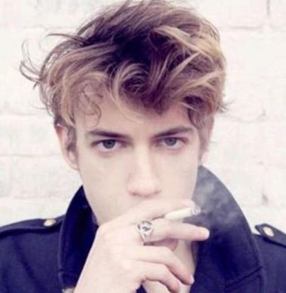 男生烫什么发型好看：变身时尚潮男帅气小哥哥