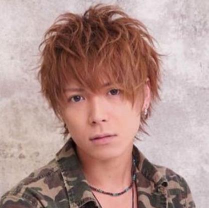 男生烫什么发型好看：变身时尚潮男帅气小哥哥