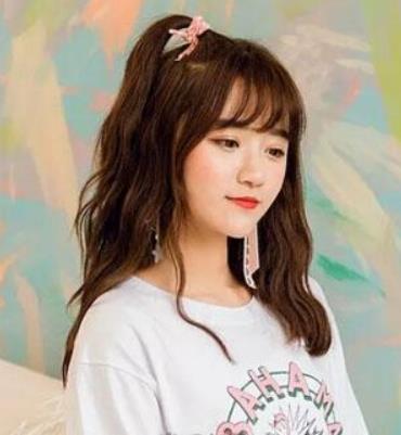 长发刘海发型图片2018：简单甜美发型欣赏（图）