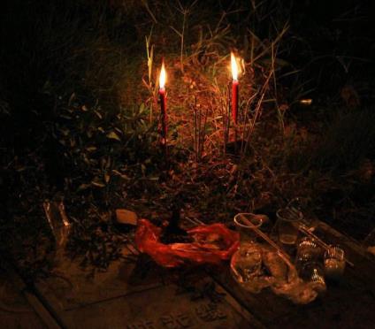 揭秘谁会是鬼月中元节最容易撞邪的人?(四类人妖小心) 揭秘谁会是鬼月中元节最容易撞邪的人?(四类人妖小心)