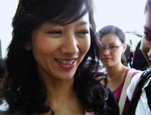 赵雅芝素颜年轻素颜：岁月无情卸妆后难掩满脸皱纹