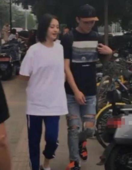 张恒承认与郑爽恋情:祝她们牵手一路走下去(图) 张恒承认与郑爽恋情:祝她们牵手一路走下去(图)