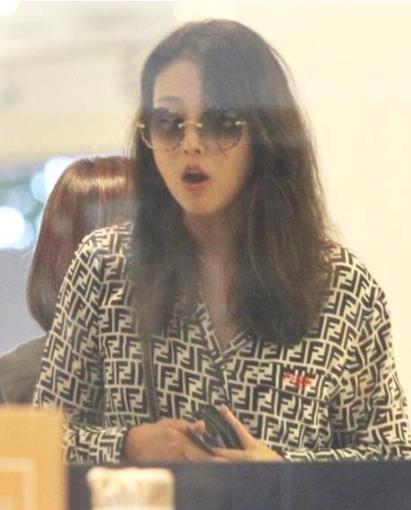 周海媚现身冻龄满分：51岁周海媚素颜美貌依旧（图）