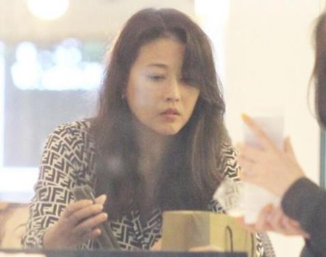 周海媚现身冻龄满分：51岁周海媚素颜美貌依旧（图）