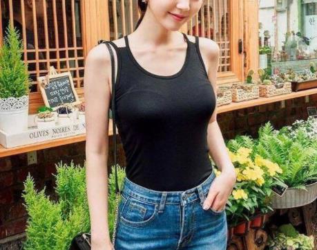 时尚街拍清新靓丽的小姐姐：气质优雅颜值高（图）