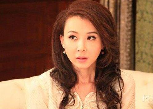 49岁不老女神萧蔷恋情曝光:90后男友显老不般配 49岁不老女神萧蔷恋情曝光:90后男友显老不般配