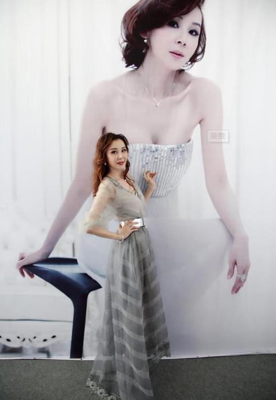 50岁萧蔷美丽近照：性格大方美貌和身材依旧（图）