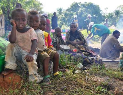 非洲的原始部落图片：8岁就过性生活,身高只有1.2米