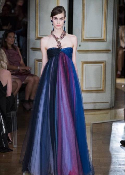 盘点今年时尚色彩秘笈:少不了极光色大行其道 盘点今年时尚色彩秘笈:少不了极光色大行其道