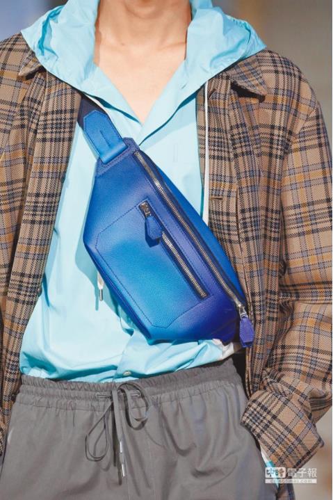 盘点今年时尚色彩秘笈:少不了极光色大行其道 盘点今年时尚色彩秘笈:少不了极光色大行其道