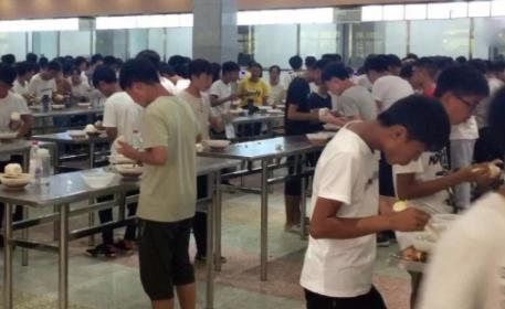 裸睡被警告处分：大学奇葩校规大盘点（图）