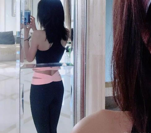 秦岚身材玲珑有致：小腹无赘肉明显的腹肌块（图）