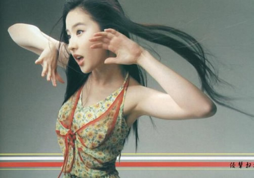 刘亦菲15岁旧照：可爱长发飘飘,画面青涩（图）