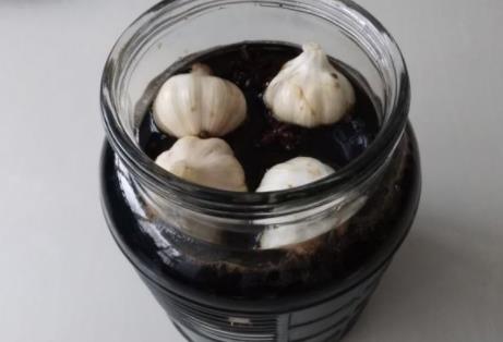 正宗糖蒜的腌制方法：简单这样腌不蔫不坏还超脆