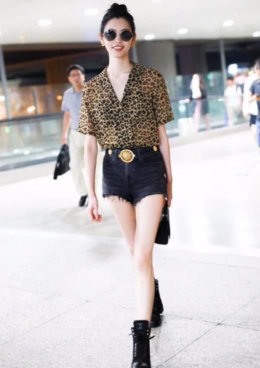 奚梦瑶穿豹纹衫:这身材干练穿搭让人眼前一亮(图) 奚梦瑶穿豹纹衫:这身材干练穿搭让人眼前一亮(图)