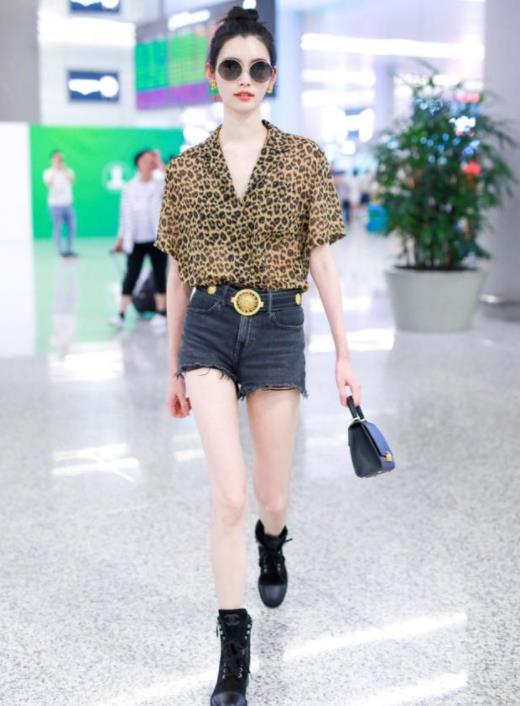 奚梦瑶穿豹纹衫:这身材干练穿搭让人眼前一亮(图) 奚梦瑶穿豹纹衫:这身材干练穿搭让人眼前一亮(图)