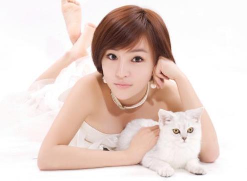 国模夏馨雨简介：清纯美女夏馨雨图片写真