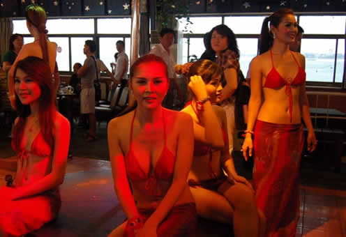 人妖图片:人妖展现不一样的美女(图) 人妖图片:人妖展现不一样的美女(图)