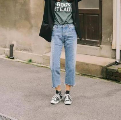 2018年秋季流行牛仔裤欣赏：时髦的牛仔裤女神必备