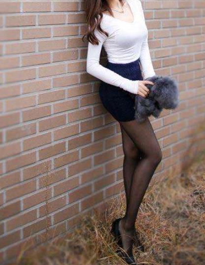 紧身裙尽显女人的曼妙身姿：紧而不露又迷人（图）