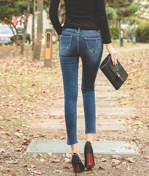 紧身裤不仅仅潮且魅力撩人:吸睛只需一眼(图) 紧身裤不仅仅潮且魅力撩人:吸睛只需一眼(图)