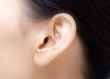 8厘米.因此有专家认为,耳廓长而大是长寿老人的特征之一.