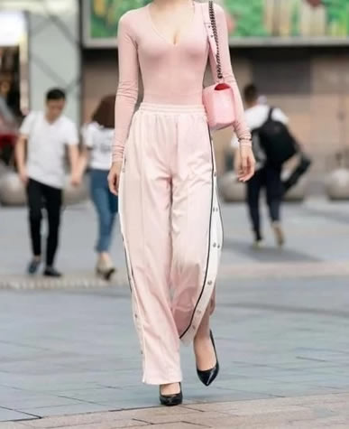 新时代美女的标准：街头见着女人就称美女（图）