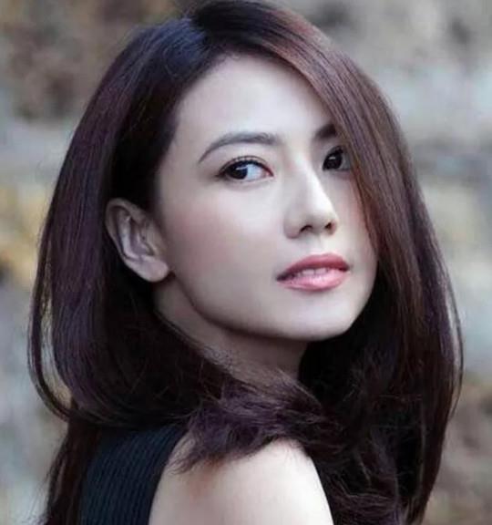 高圆圆镜头下长这样：39岁高圆圆颜值及皮肤没有瑕疵