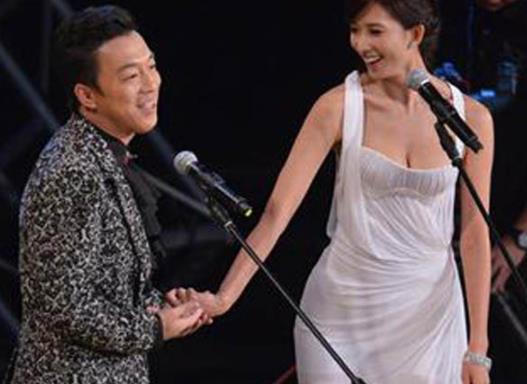 林志玲 黄渤剧照：互动甜蜜友爱（组图）