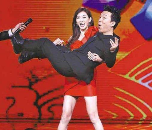 林志玲 黄渤剧照：互动甜蜜友爱（组图）