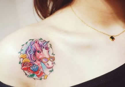 女性纹身图案及部位:常见十大选择(图) 女性纹身图案及部位:常见十大选择(图)