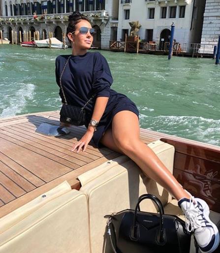 C罗女友变网红：乔治娜身材火辣特别是酥胸和大长腿