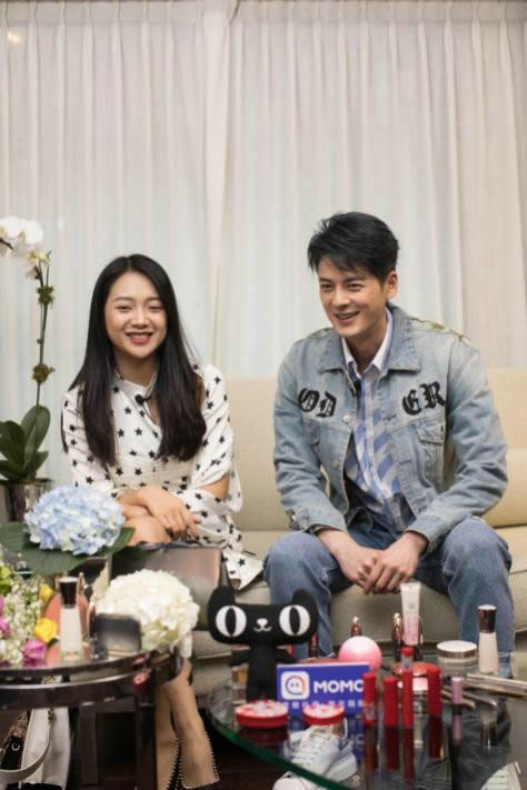 人气男星郭品超和花迷的异国邂逅，展开纽约时装周之旅！