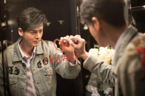 人气男星郭品超和花迷的异国邂逅，展开纽约时装周之旅！