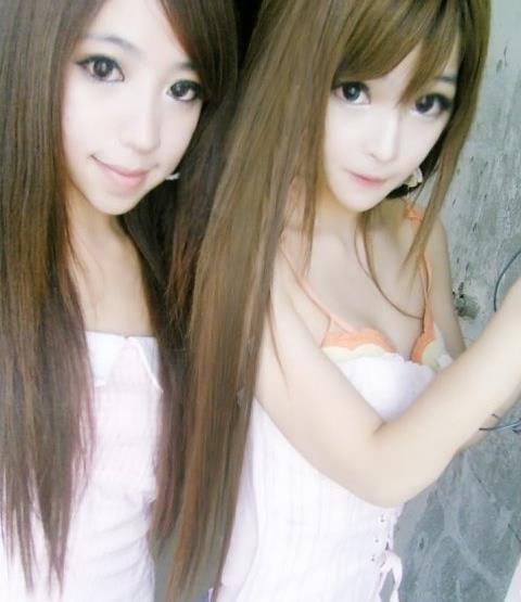 王嘉韵被称充气妹：肤白胸丰满与充气娃娃无差别