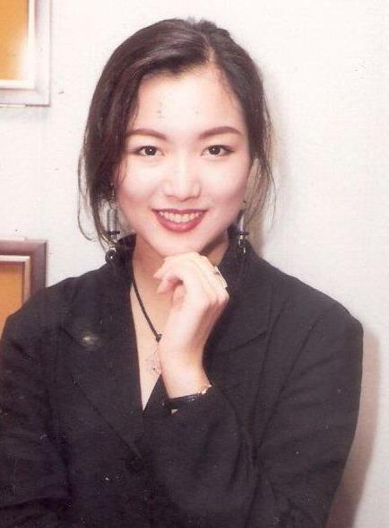 郑秀文年轻时的照片：郑秀文经历剧照和生活照片