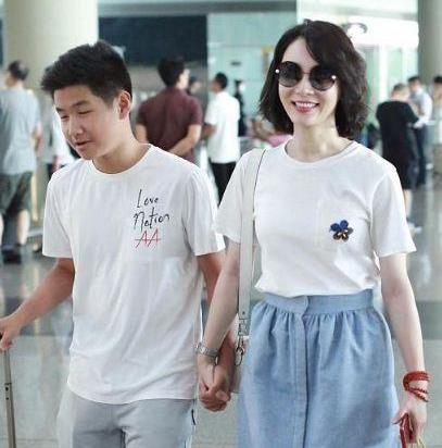 41岁陈数机场甜笑似少女:皮肤白罕见真空装出席活动 41岁陈数机场甜笑似少女:皮肤白罕见真空装出席活动