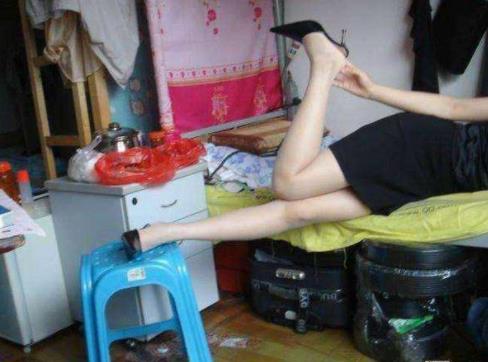 农民工的少妇媳妇工地宿舍穿高跟鞋包臀裙:时尚性感(图) 农民工的少妇媳妇工地宿舍穿高跟鞋包臀裙:时尚性感(图)