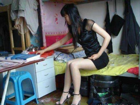 农民工的少妇媳妇工地宿舍穿高跟鞋包臀裙:时尚性感(图) 农民工的少妇媳妇工地宿舍穿高跟鞋包臀裙:时尚性感(图)