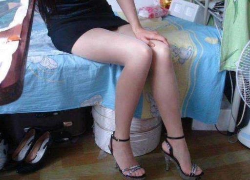 农民工的少妇媳妇工地宿舍穿高跟鞋包臀裙:时尚性感(图) 农民工的少妇媳妇工地宿舍穿高跟鞋包臀裙:时尚性感(图)