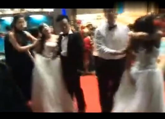 两个新娘婚礼厮打:一场婚礼来了两个新娘且都怀孕了 两个新娘婚礼厮打:一场婚礼来了两个新娘且都怀孕了