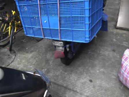 快递取件强暴客户：完事后继续送快递（图）