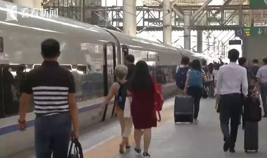 火车上遭到死亡威胁是怎么回事：大一女生被吓不敢报到