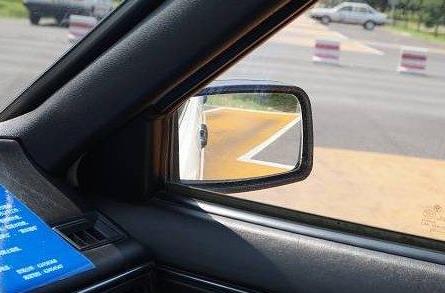 倒车入库30cm看点绝招:科目二实用图解教程(图) 倒车入库30cm看点绝招:科目二实用图解教程(图)