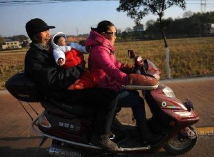 71岁老汉娶25岁妻：老少恋的幸福爱情故事