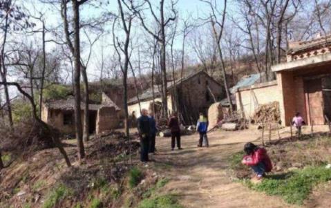 71岁老汉娶25岁妻：老少恋的幸福爱情故事