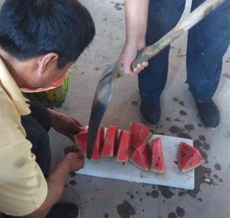 这个夏天最牛的切瓜技术