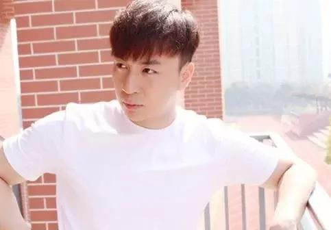 释小龙真实身份:原名陈小龙低调有实力背景深厚 释小龙真实身份:原名陈小龙低调有实力背景深厚