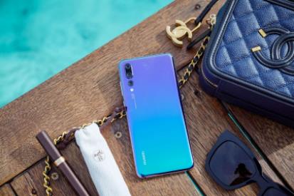 纯色LOOK被PASS，这款手机的渐变色流露出高级感